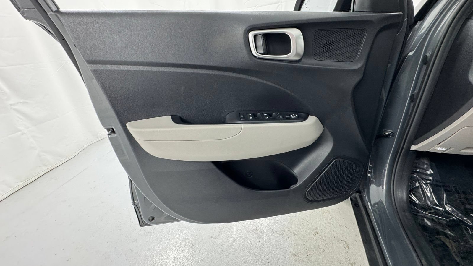 Used 2025 Hyundai Venue SEL FWD image 18