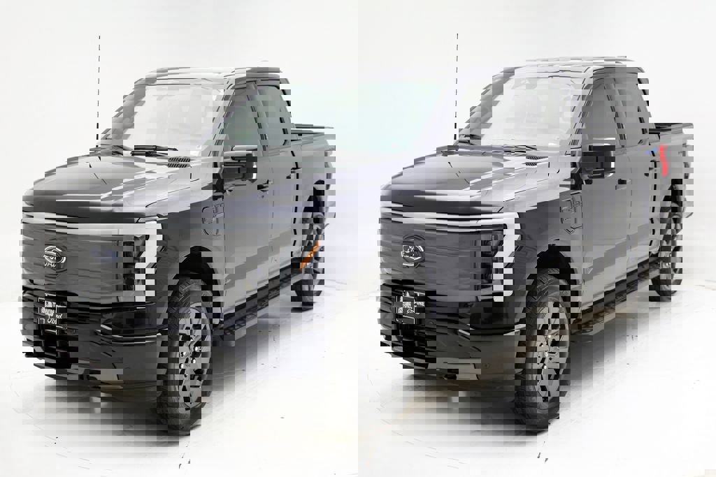 Used 2023 Ford F150 Lightning Lariat image 2