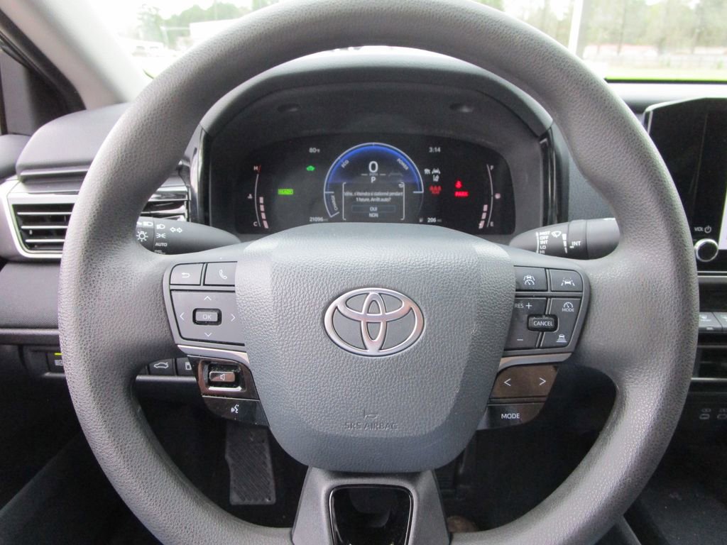 Used 2025 Toyota Camry LE image 24