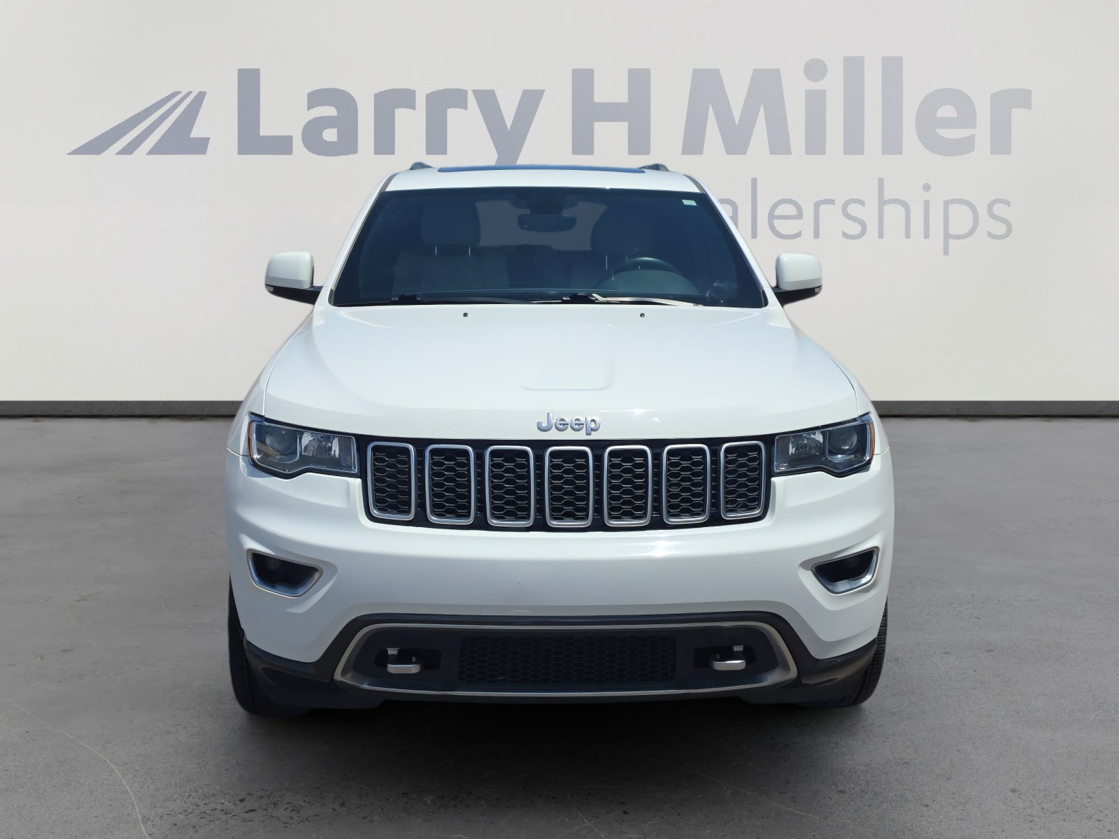 Used 2018 Jeep Grand Cherokee Limited AWD/4WD image 8
