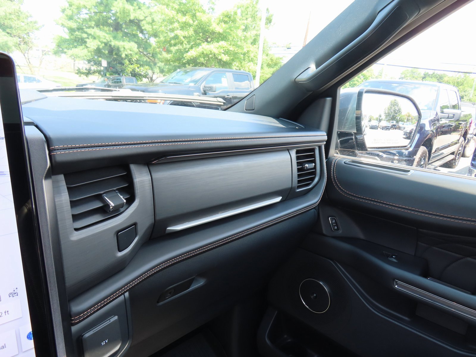 Used 2023 Ford Expedition Platinum image 23