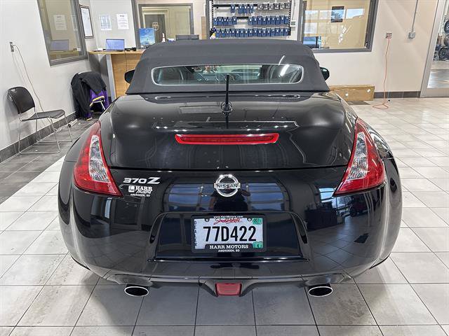 Used 2018 Nissan 370Z Touring RWD image 3