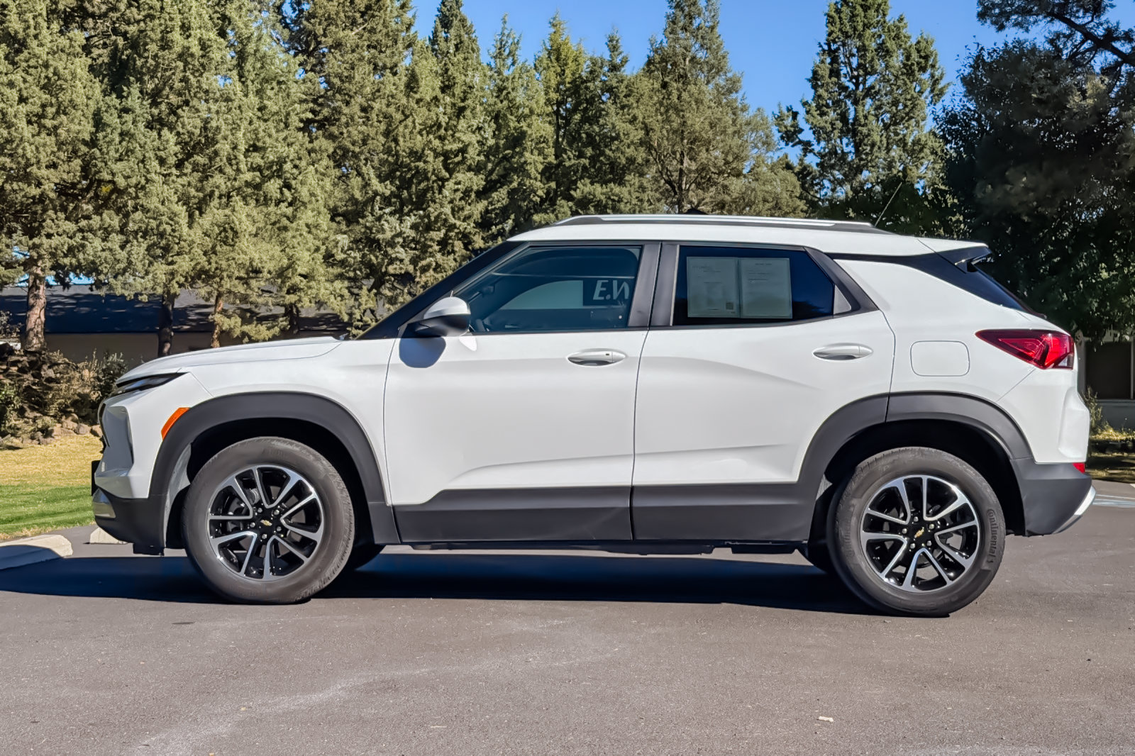 Used 2025 Chevrolet TrailBlazer LT AWD/4WD image 8