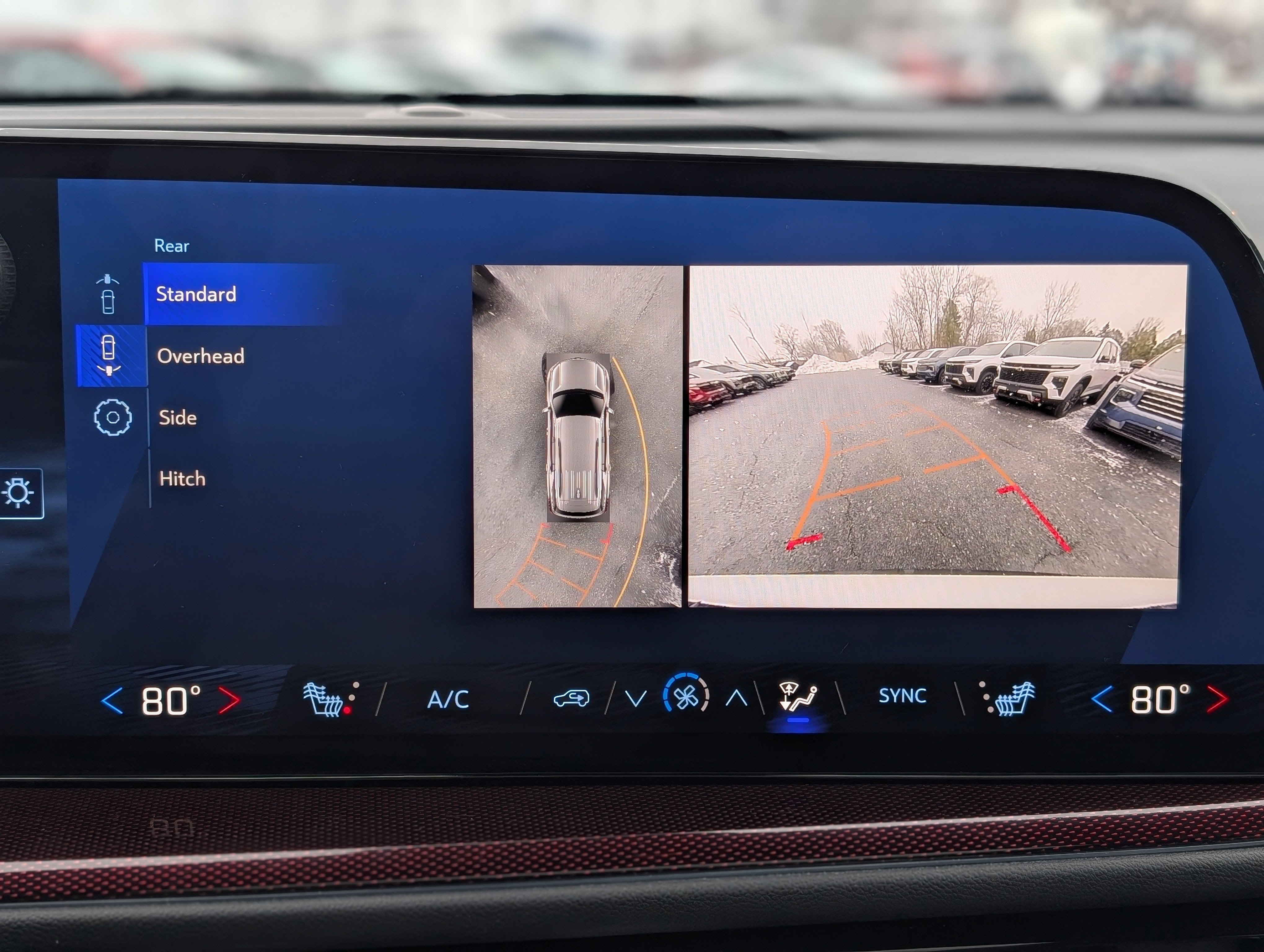 Used 2025 Chevrolet Traverse Z71 image 3