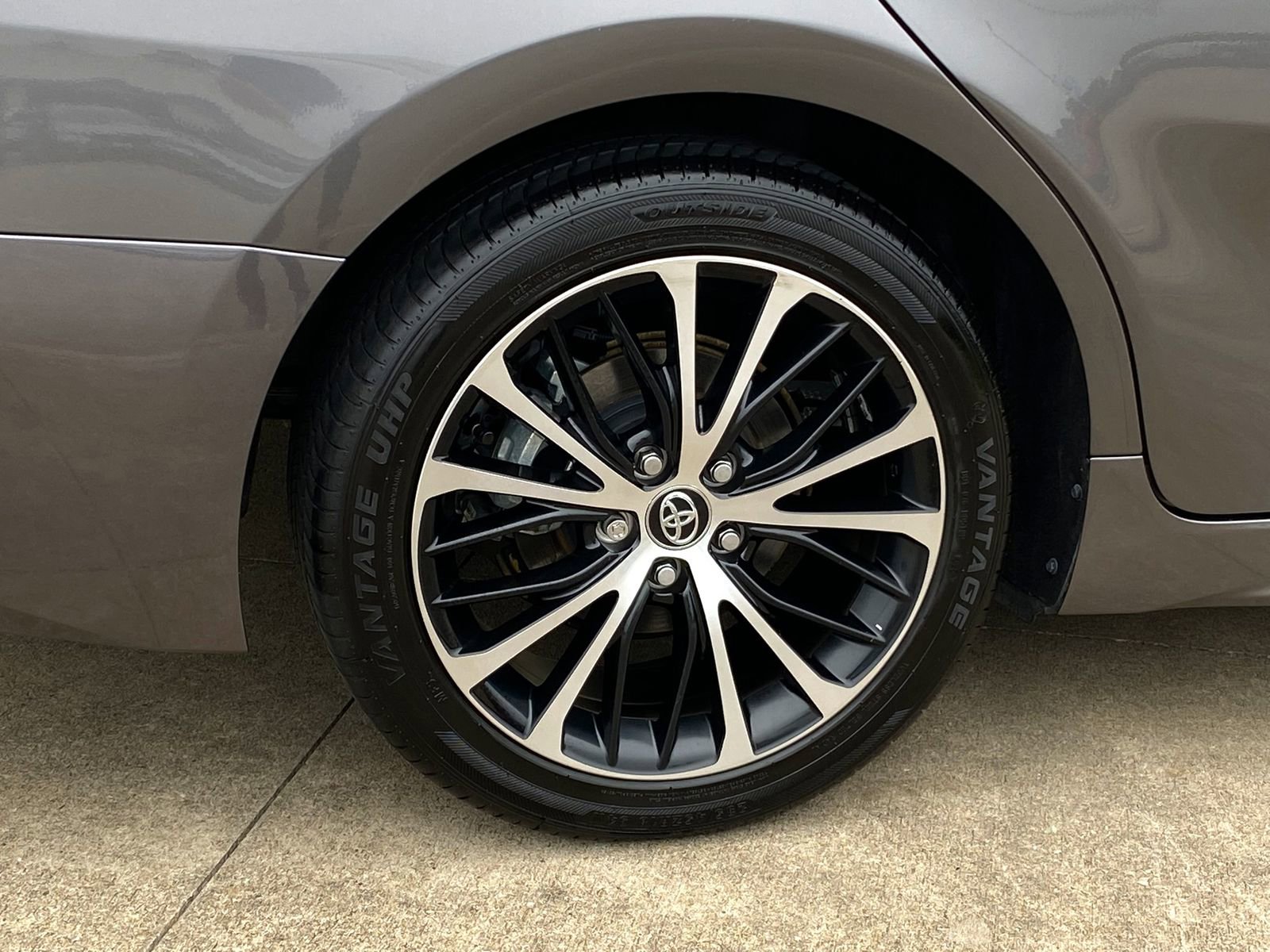 Used 2020 Toyota Camry SE FWD image 8