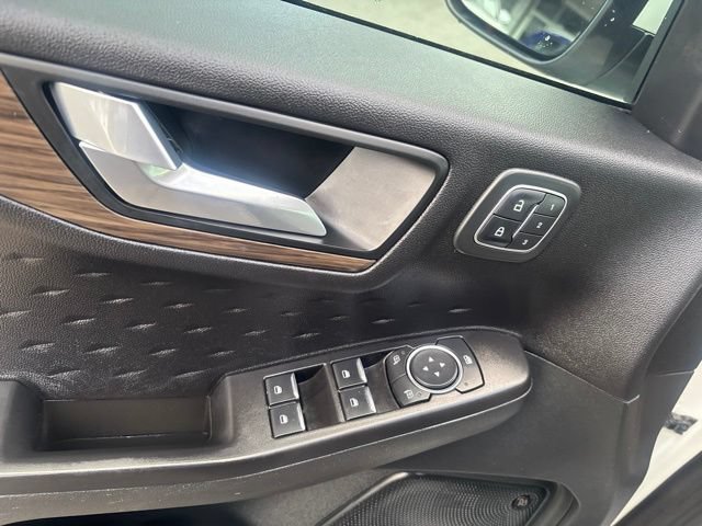 Used 2020 Ford Escape Titanium AWD/4WD image 16