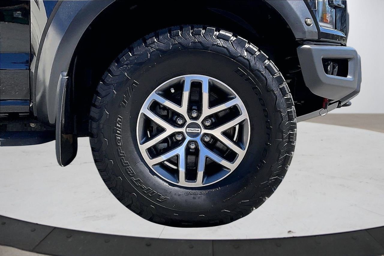 Used 2018 Ford F150 Raptor w/ Equipment Group 802A Luxury image 37