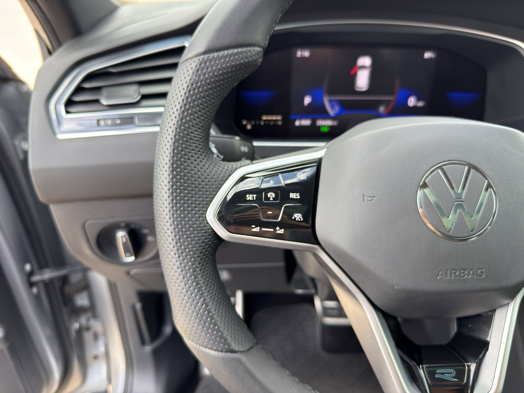 Used 2022 Volkswagen Tiguan SE R-Line image 18