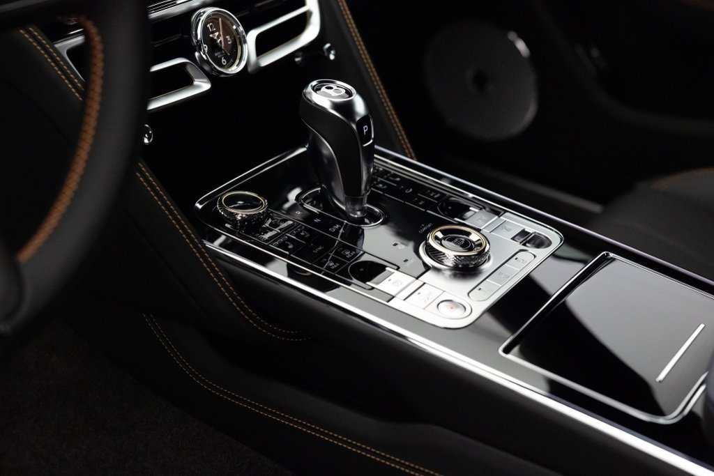 New 2025 Bentley Flying Spur Plug-In Hybrid image 13