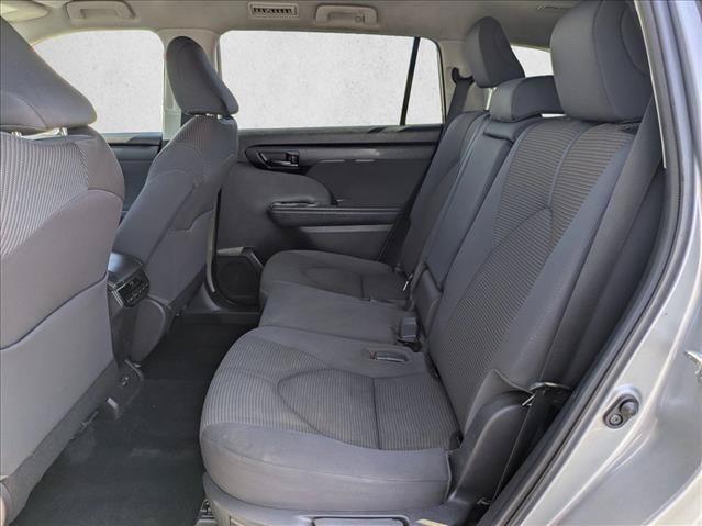Used 2022 Toyota Highlander LE FWD image 18