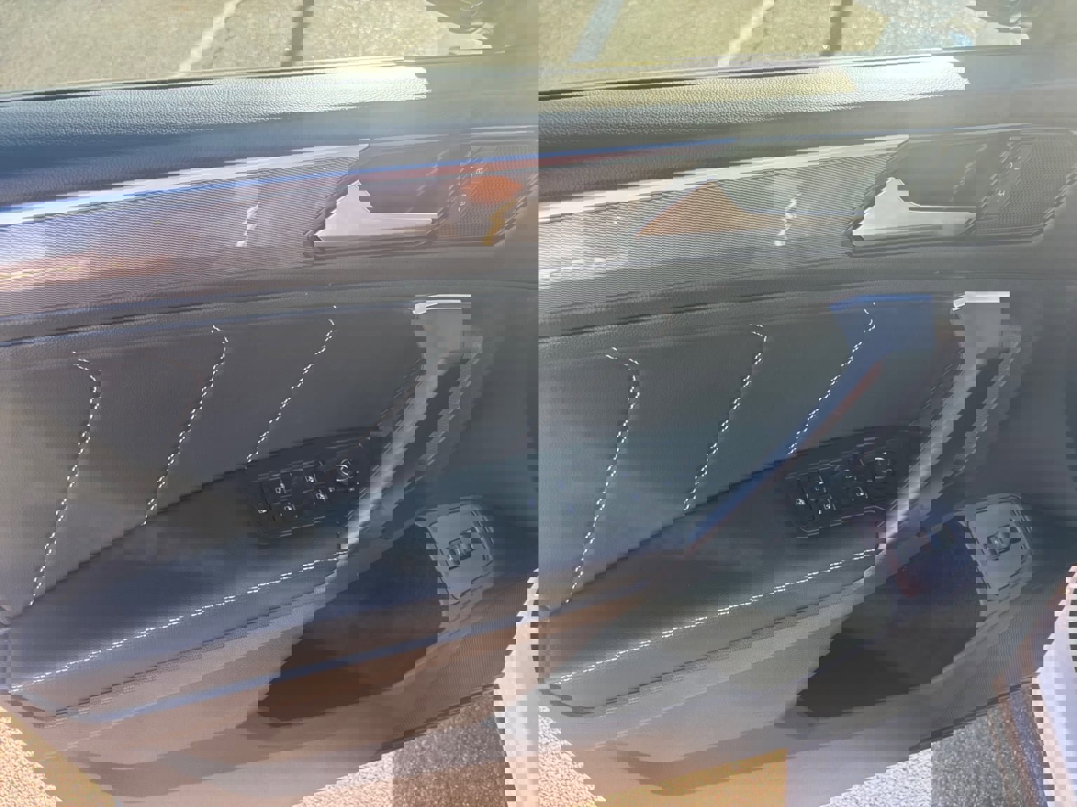 Used 2024 Volkswagen Tiguan SE R-Line image 11