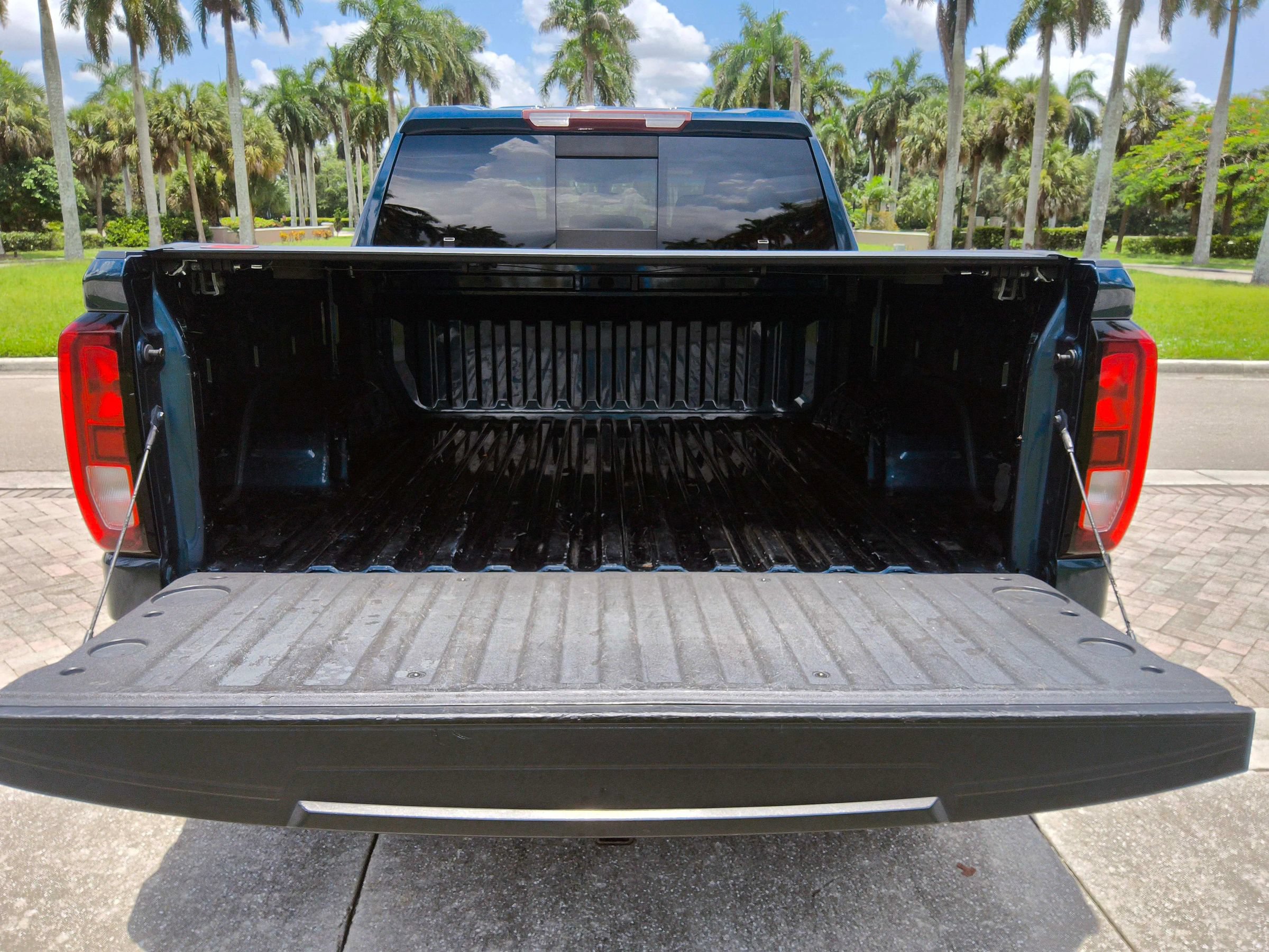 Used 2021 GMC Sierra 1500 Elevation w/ Preferred Package AWD/4WD image 13