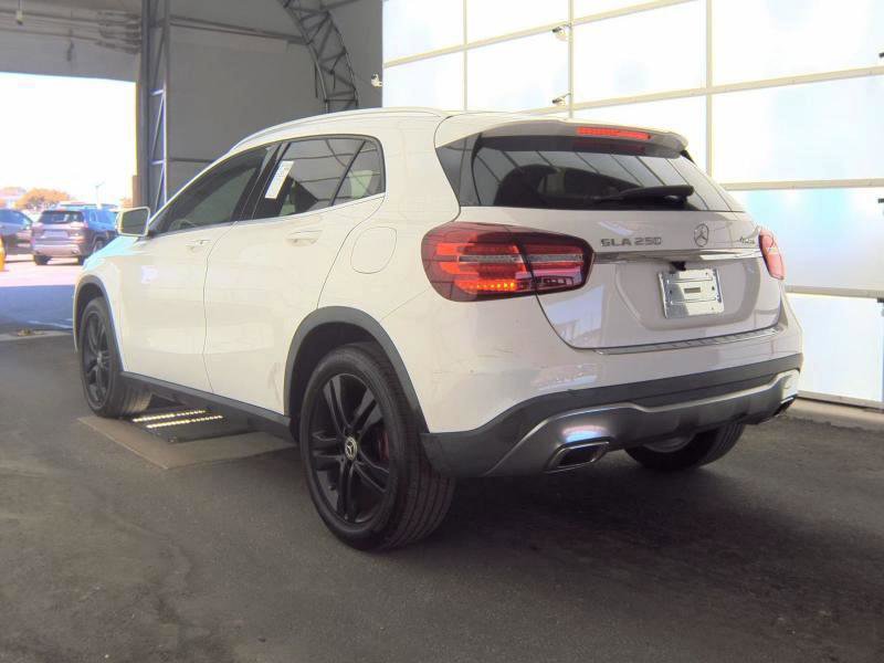 Used 2020 Mercedes-Benz GLA 250 4MATIC w/ Premium Package image 4