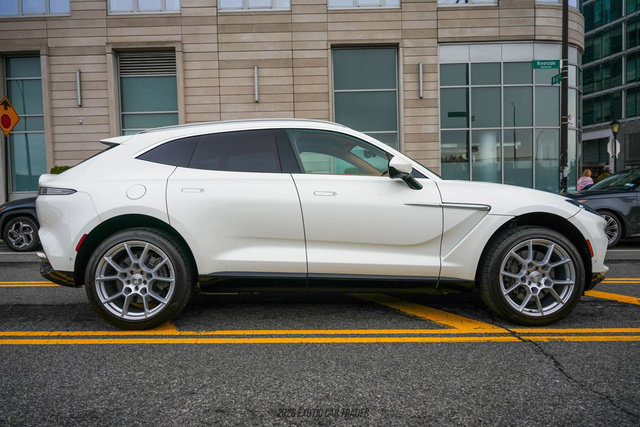 Used 2021 Aston Martin DBX AWD/4WD image 9