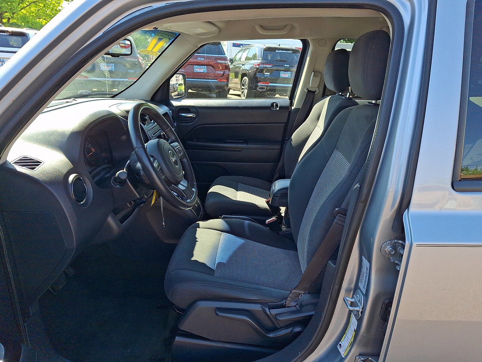 Used 2017 Jeep Patriot Latitude FWD image 13
