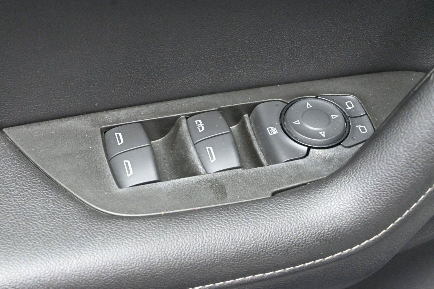 Used 2023 Chevrolet Blazer LT FWD image 12