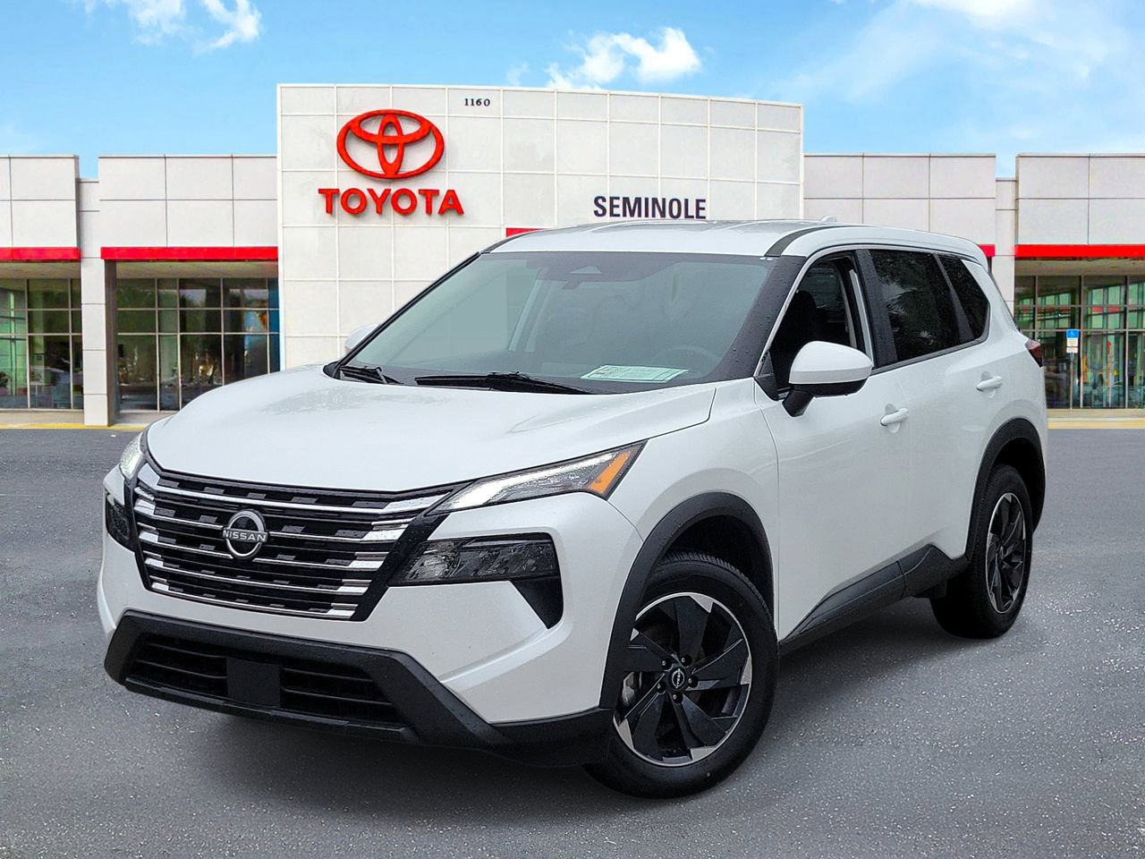 Used 2025 Nissan Rogue SV image 1