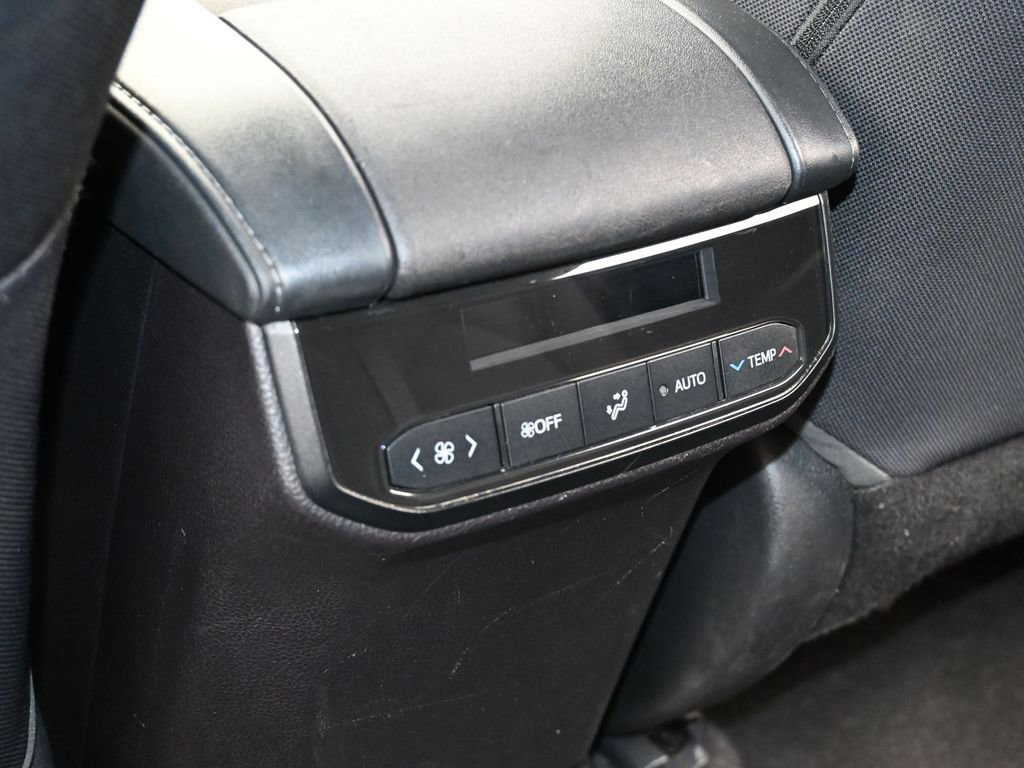 Used 2023 Toyota Highlander LE image 36