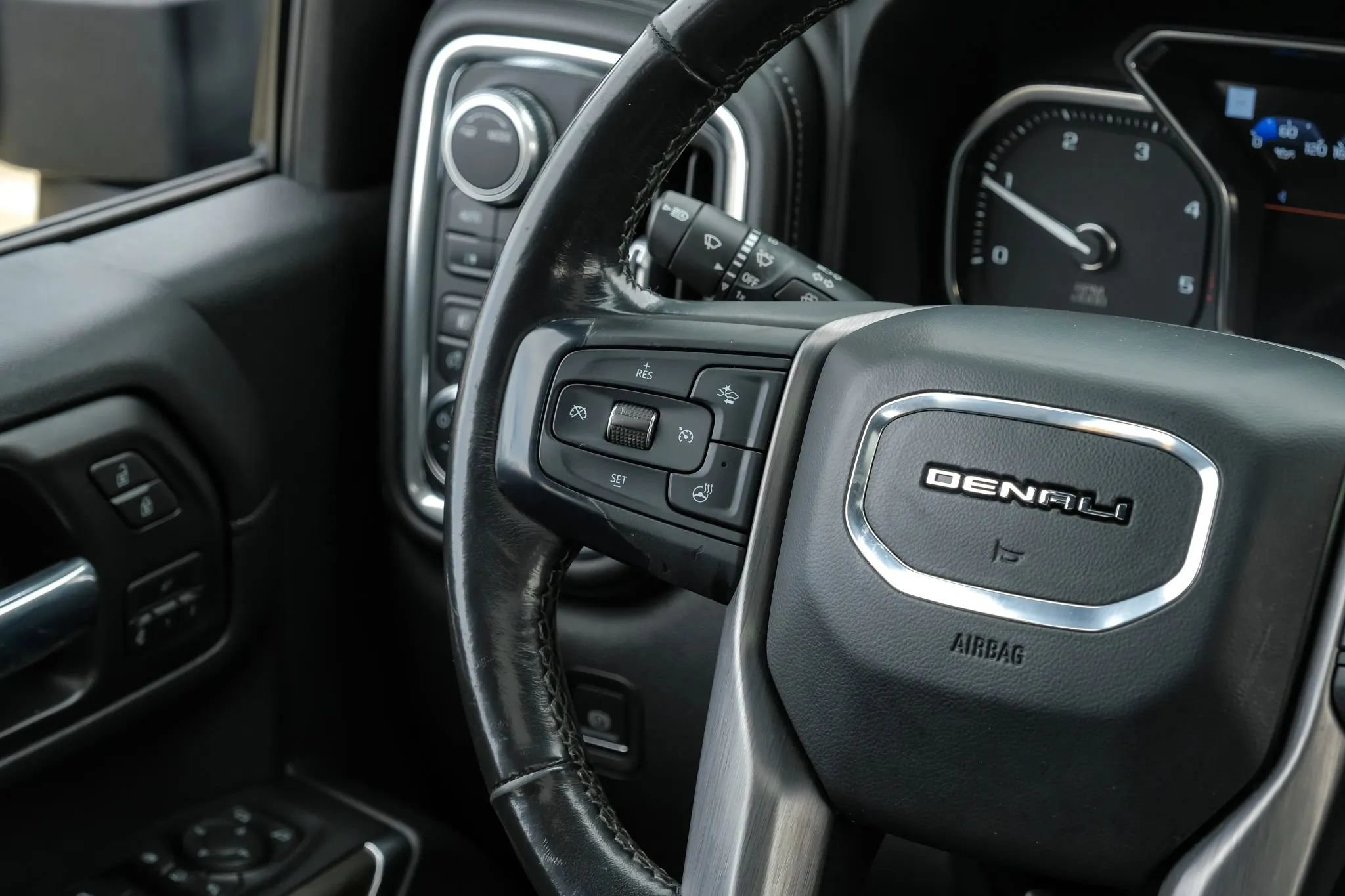 Used 2020 GMC Sierra 2500 Denali w/ Denali Ultimate Package AWD/4WD image 24