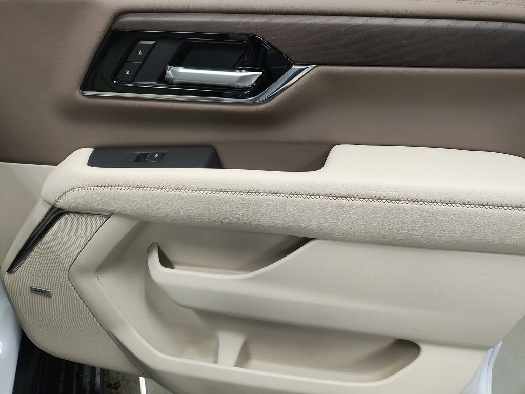 New 2026 GMC Yukon XL Denali w/ Sun & Power Step Package image 9