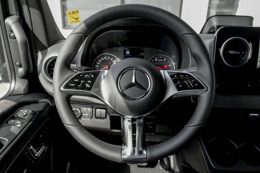 Used 2025 Mercedes-Benz Sprinter 2500 image 15