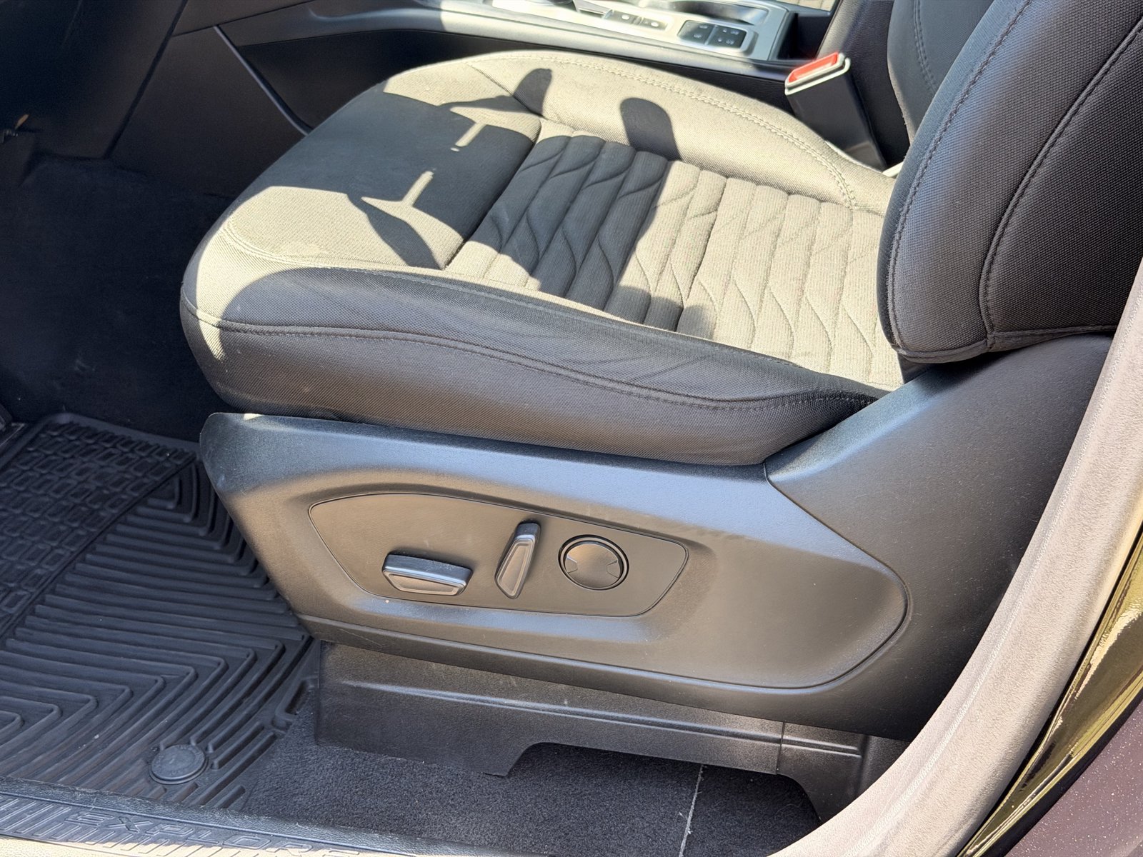 Used 2021 Ford Explorer XLT RWD image 15