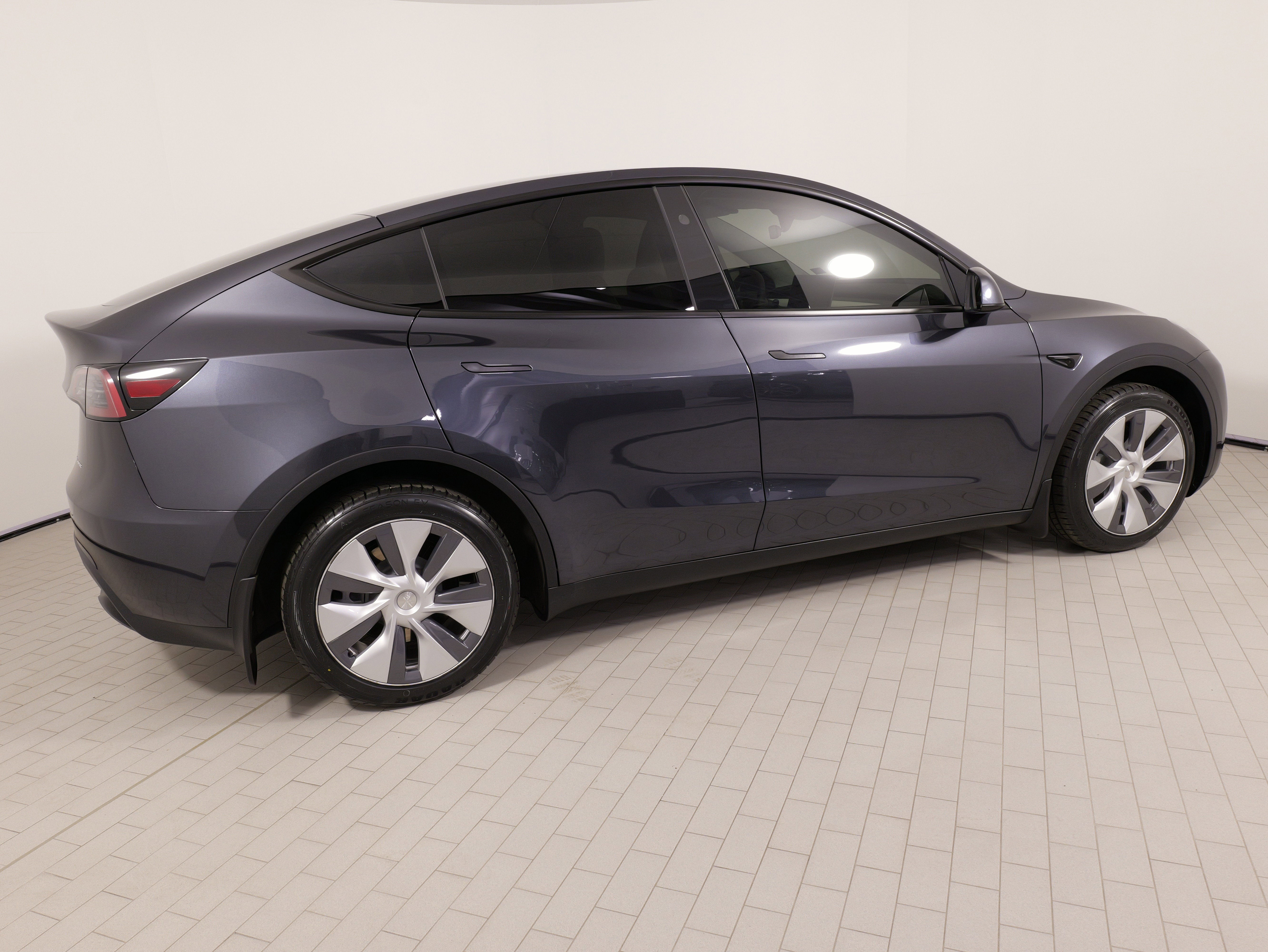 Used 2024 Tesla Model Y Long Range AWD/4WD image 11