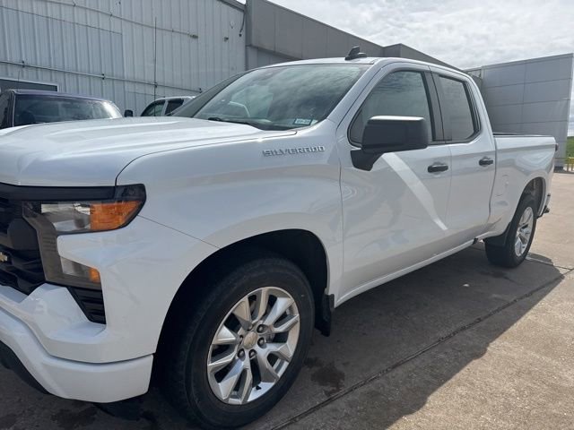 Used 2023 Chevrolet Silverado 1500 Custom image 1