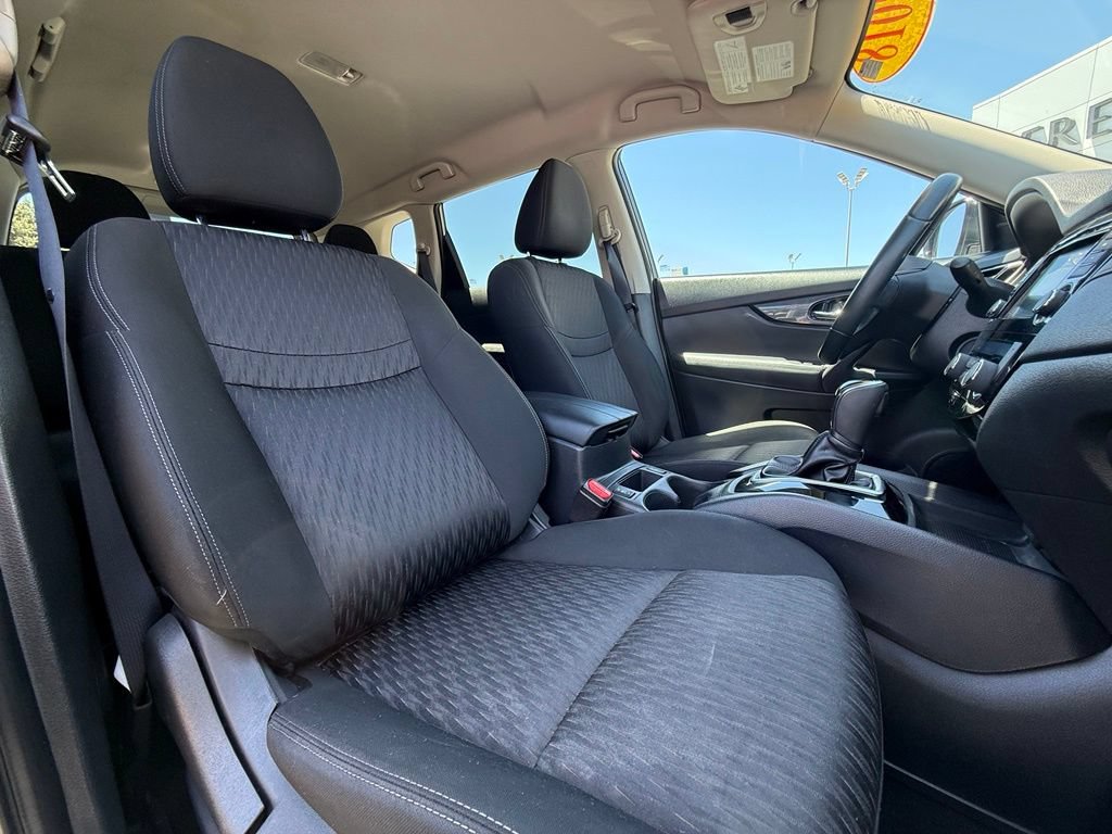 Used 2018 Nissan Rogue SV AWD/4WD image 16