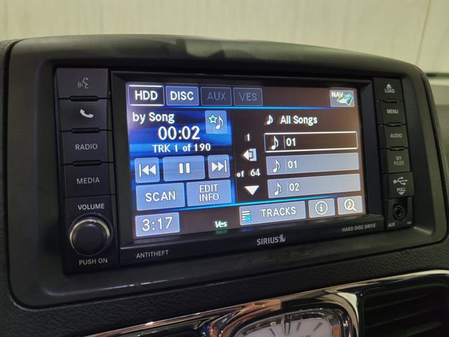 Used 2015 Chrysler Town & Country Touring w/ Driver Convenience Group image 32