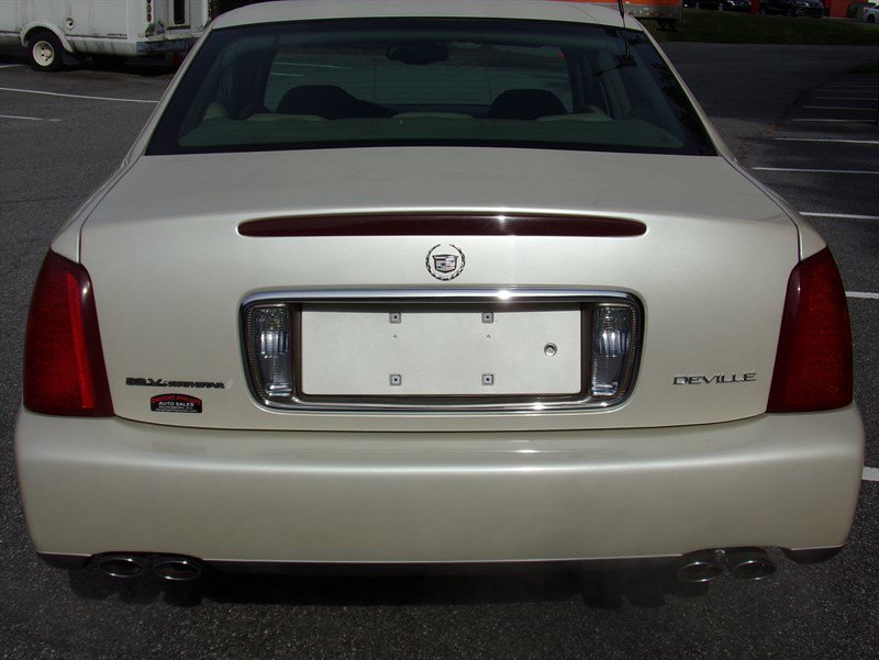 Used 2003 Cadillac De Ville Sedan w/ Comfort & Convenience Package image 12