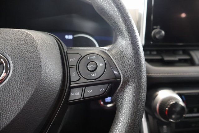 Used 2025 Toyota RAV4 XLE AWD/4WD image 18