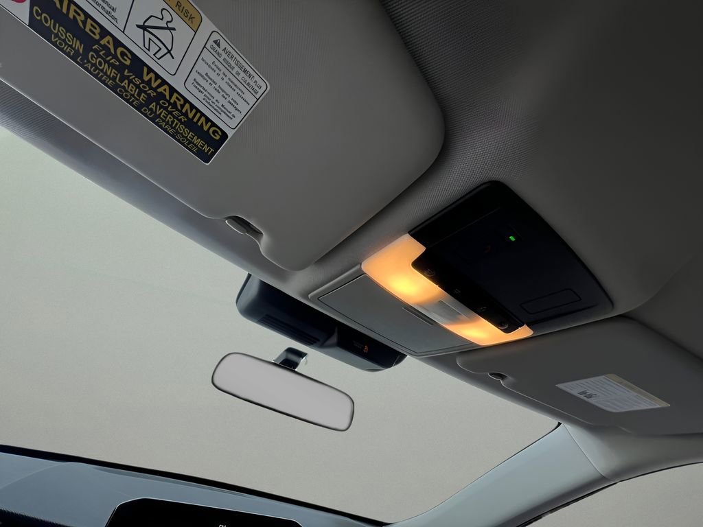 Used 2024 Mitsubishi Outlander SE image 15