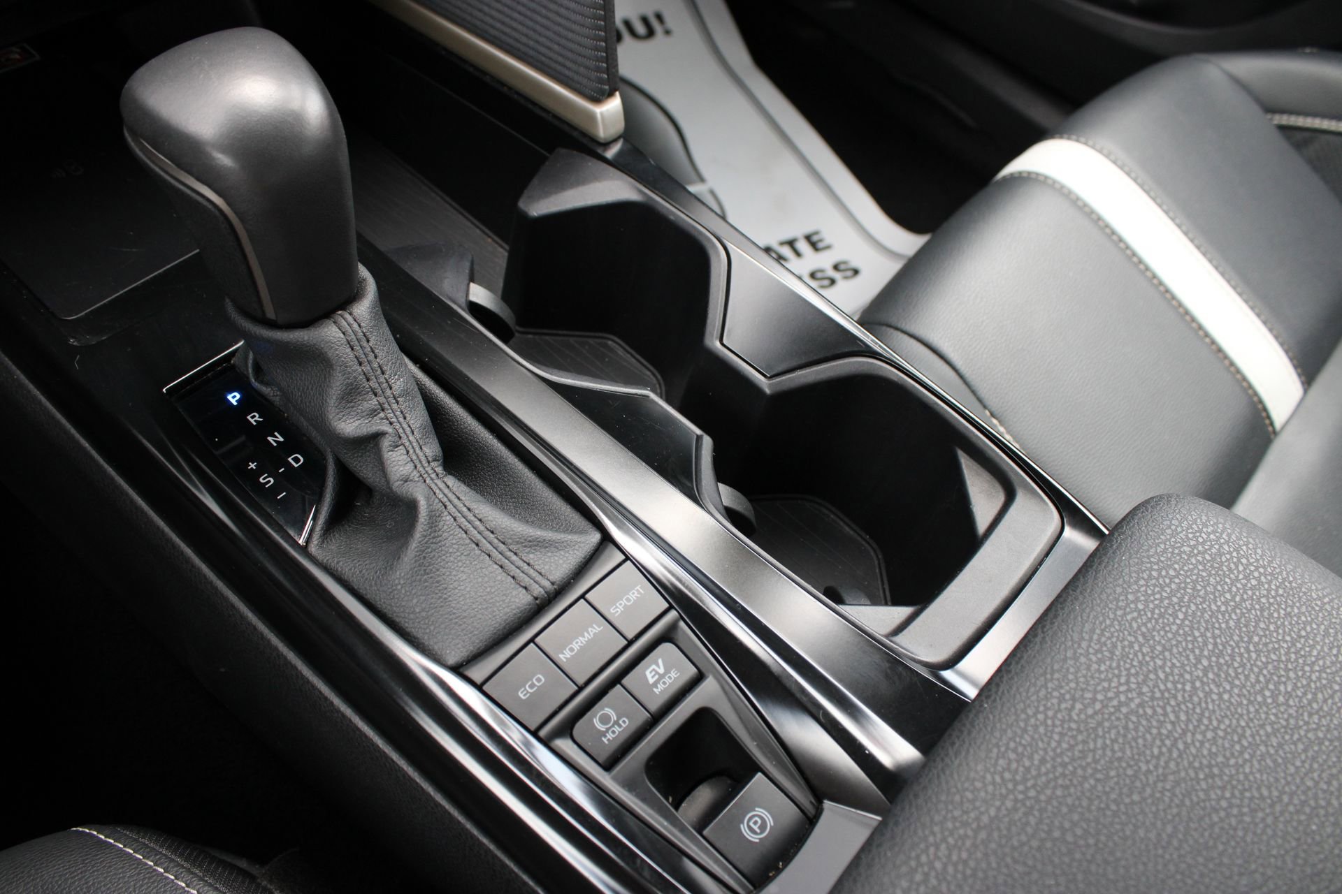 Used 2025 Toyota Camry SE image 37