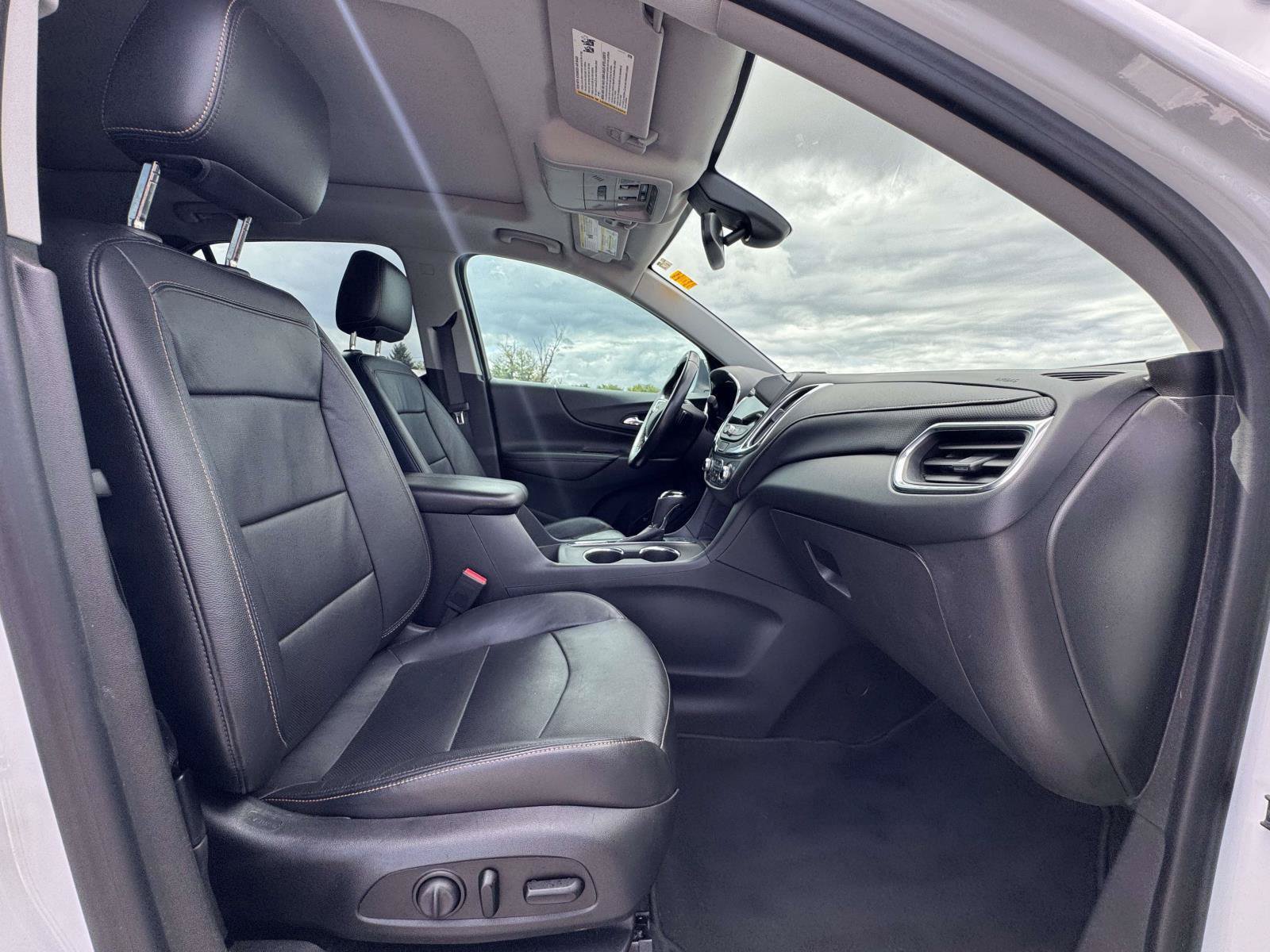 Used 2020 Chevrolet Equinox Premier AWD/4WD image 19