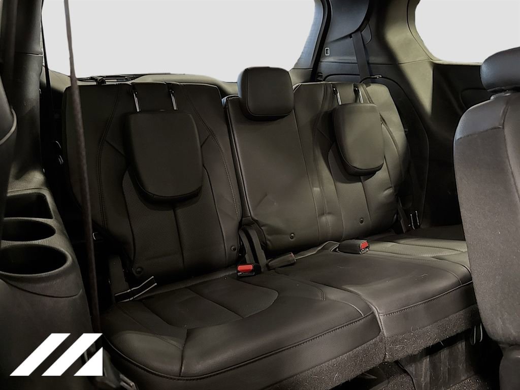 Used 2020 Chrysler Pacifica Touring-L FWD image 28