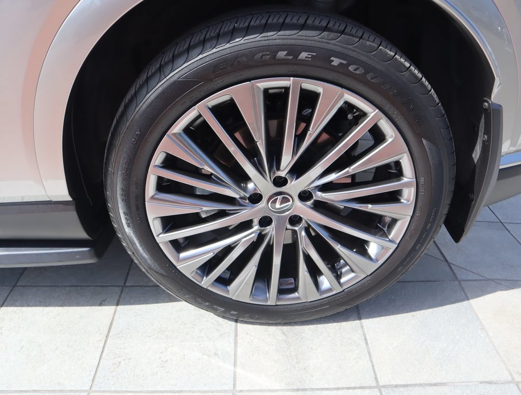 Used 2024 Lexus RX 450h AWD w/ Luxury Package image 11