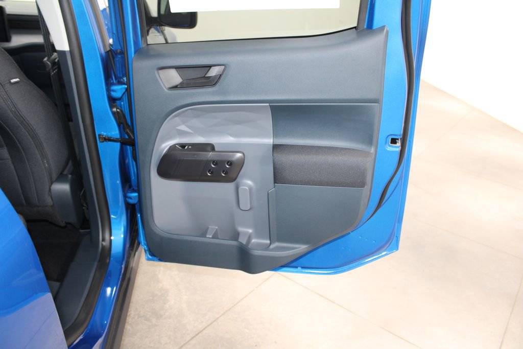 New 2025 Ford Maverick XL w/ Equipment Group 101A image 32