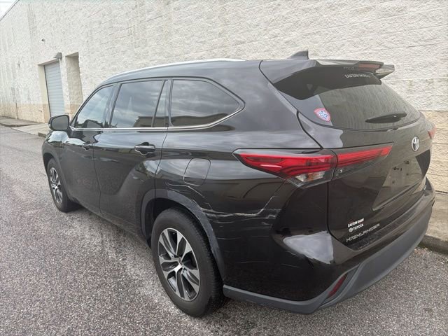 Used 2021 Toyota Highlander XLE FWD image 6