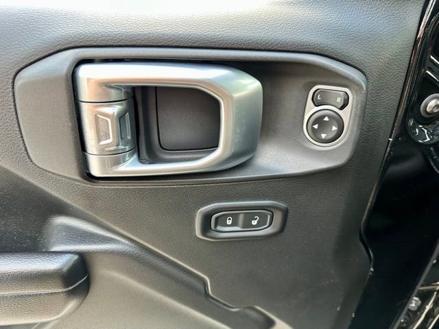 Used 2023 Jeep Gladiator Overland AWD/4WD image 12