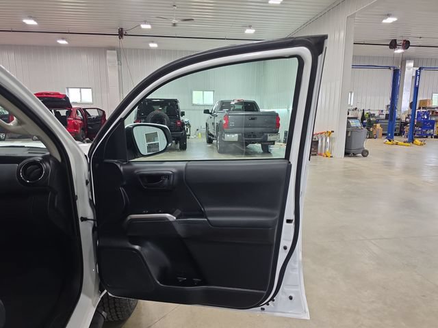 Used 2021 Toyota Tacoma SR5 w/ Trail Edition AWD/4WD image 29