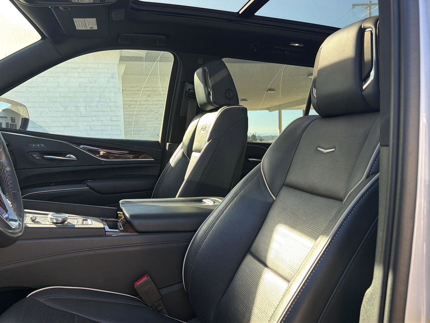 Used 2023 Cadillac Escalade Premium Luxury w/ Performance Package AWD/4WD image 9