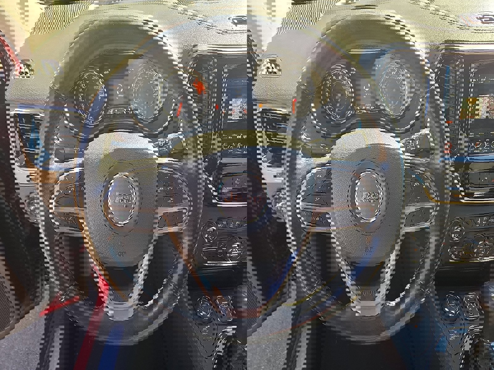 Used 2019 Jeep Cherokee Limited image 19