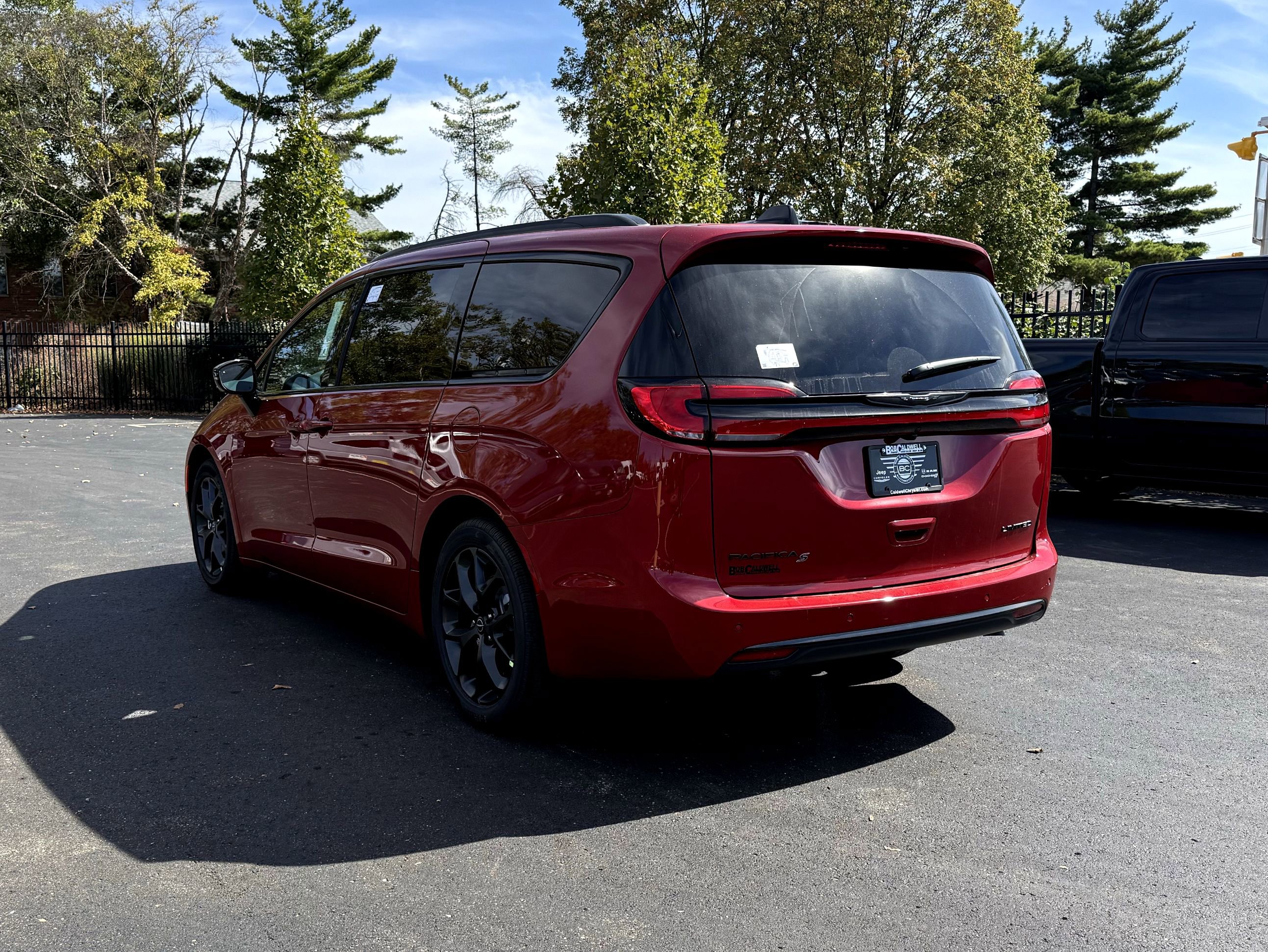 New 2026 Chrysler Pacifica Limited image 7
