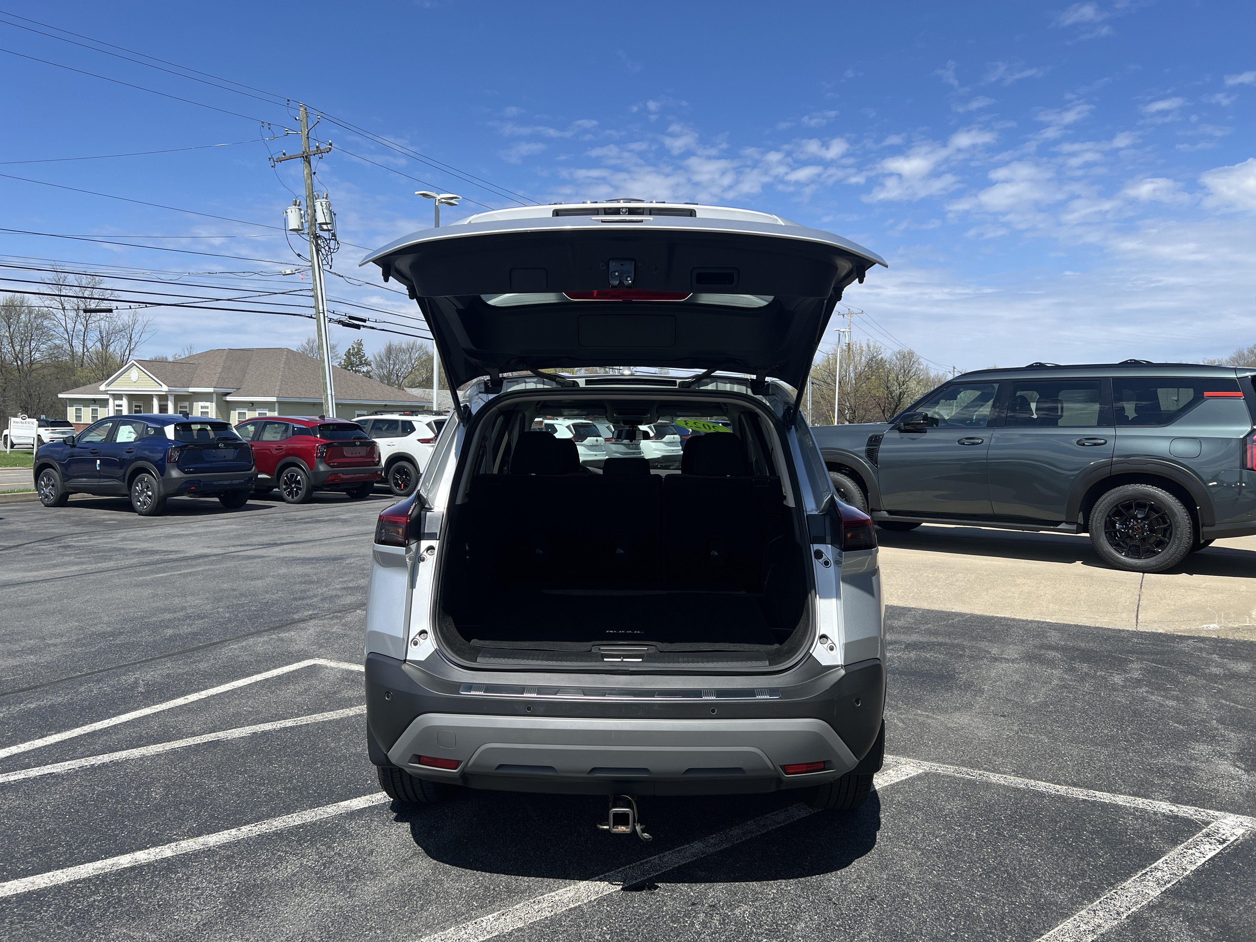 Used 2023 Nissan Rogue SV AWD/4WD image 8