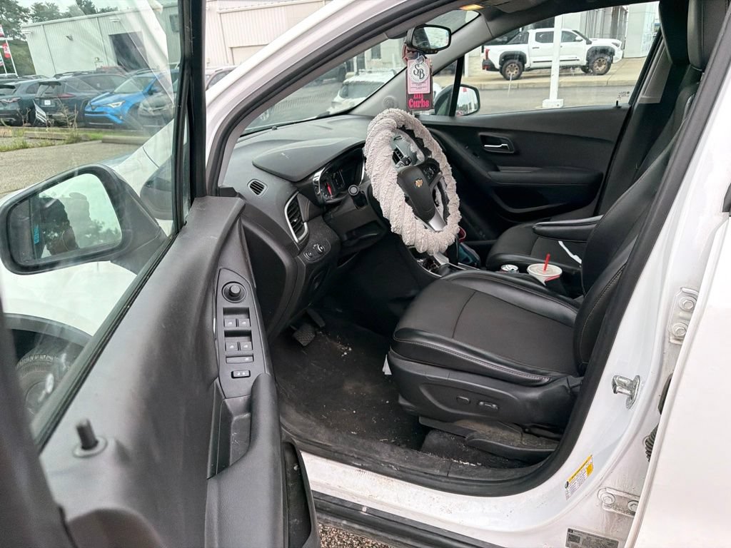 Used 2018 Chevrolet Trax LT w/ Redline Edition AWD/4WD image 13