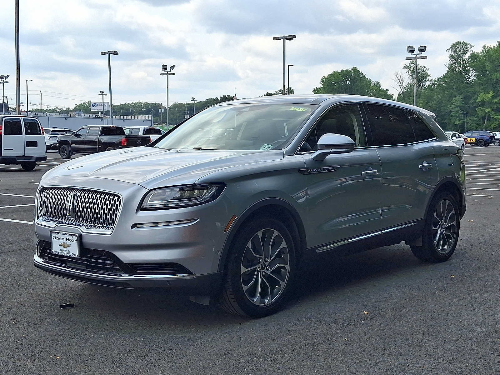 Used 2022 Lincoln Nautilus Reserve AWD/4WD image 3