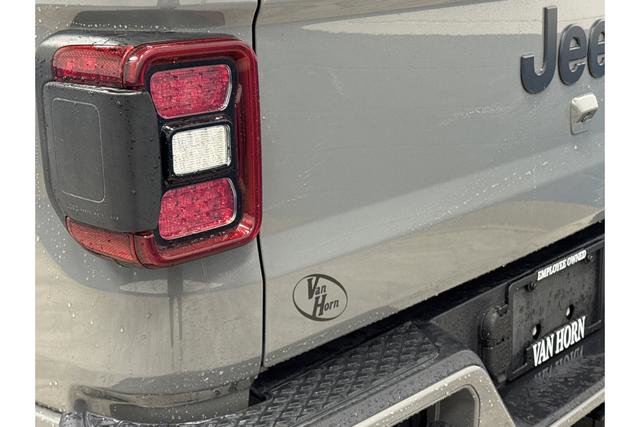 Used 2022 Jeep Gladiator Overland AWD/4WD image 33