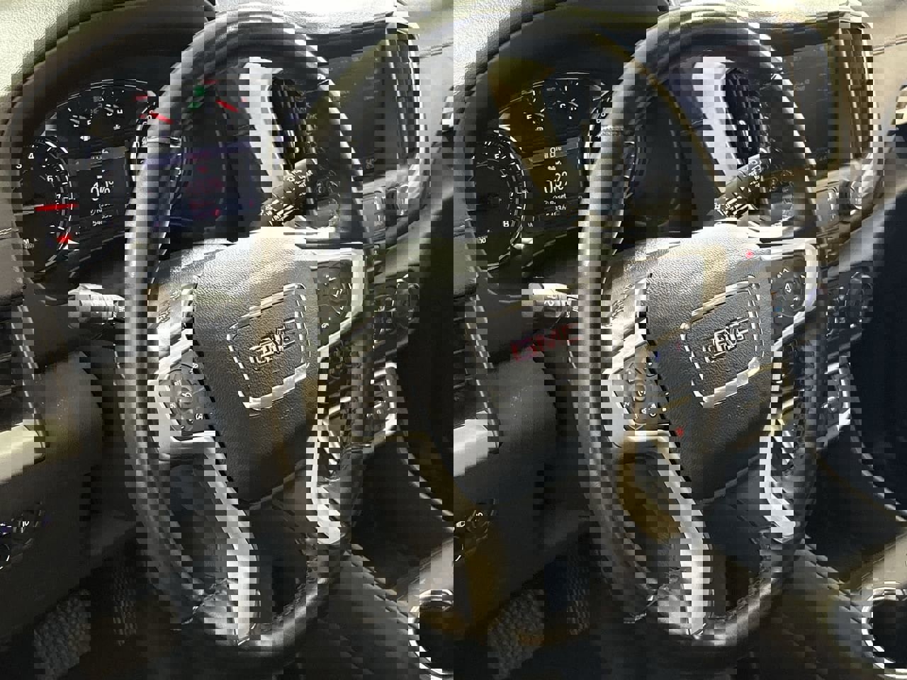 Used 2024 GMC Terrain SLT image 13