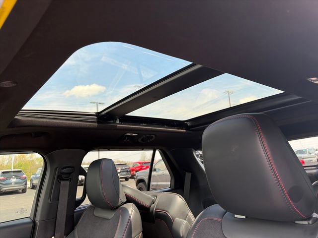 Used 2025 Ford Explorer ST image 30